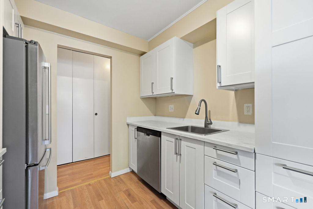 889 Farmington Avenue - Photo 22