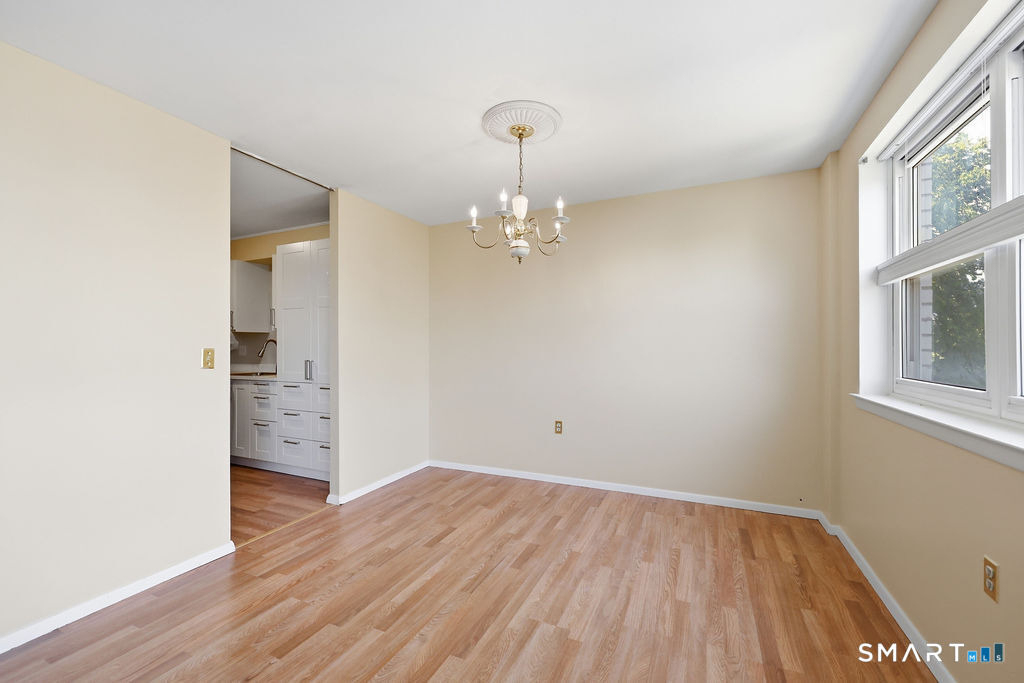 889 Farmington Avenue - Photo 14