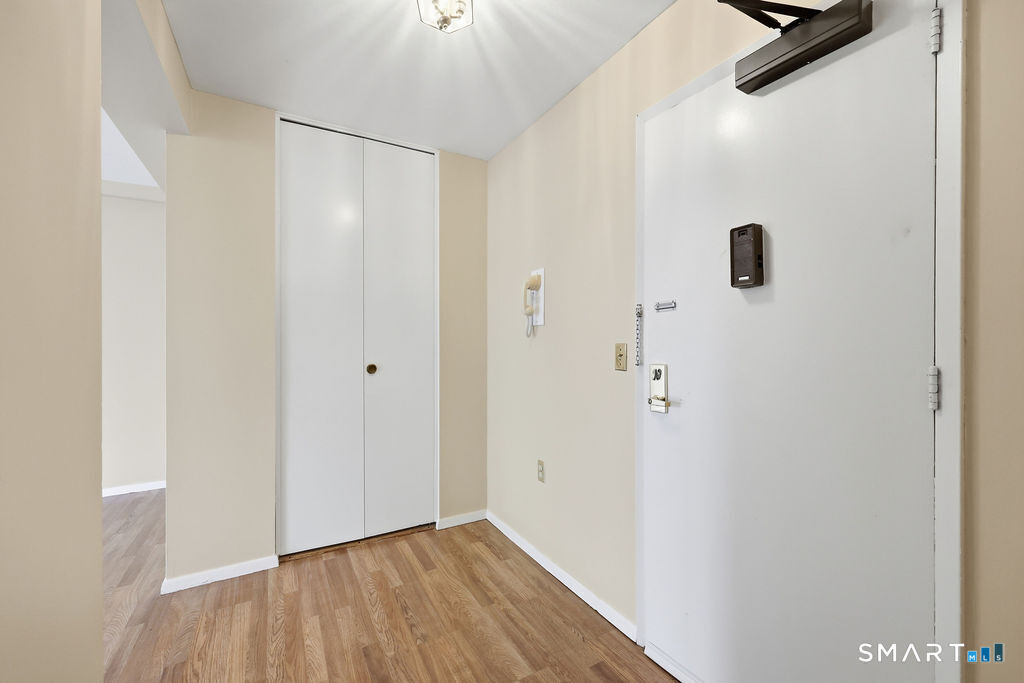 889 Farmington Avenue - Photo 15