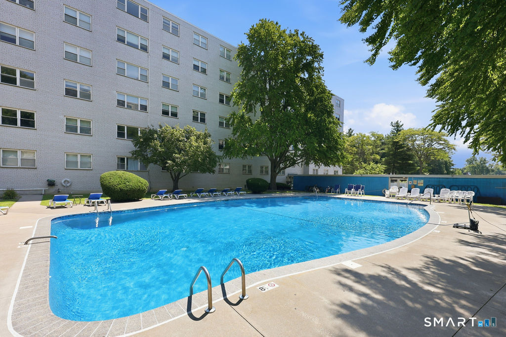 889 Farmington Avenue - Photo 3