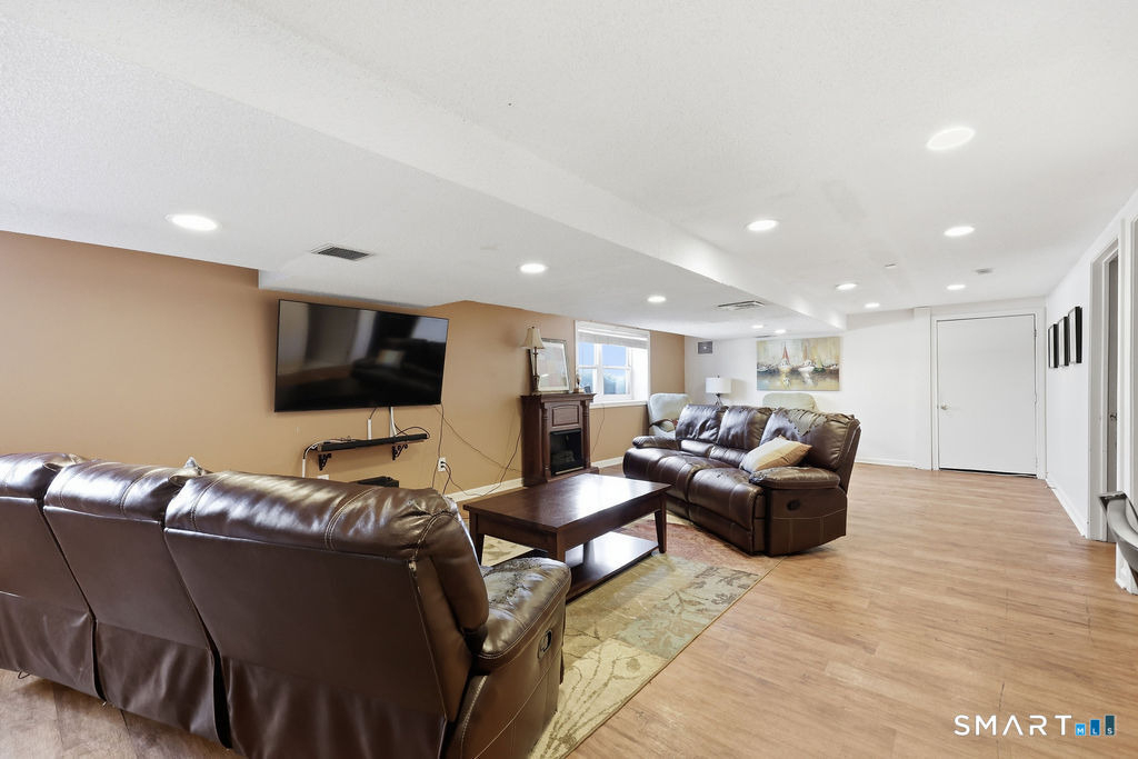 889 Farmington Avenue - Photo 6