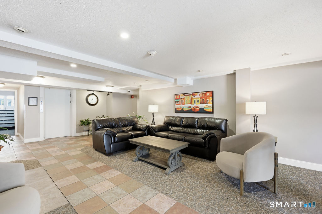 889 Farmington Avenue - Photo 5