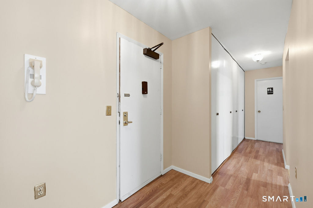 889 Farmington Avenue - Photo 24