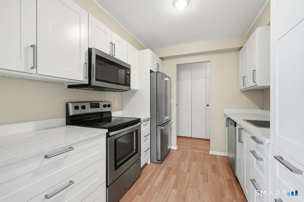 889 Farmington Avenue - Photo 23