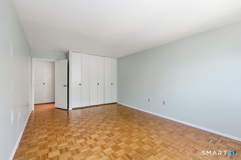 889 Farmington Avenue - Photo 19