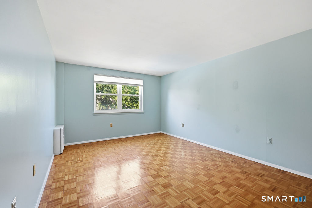 889 Farmington Avenue - Photo 18