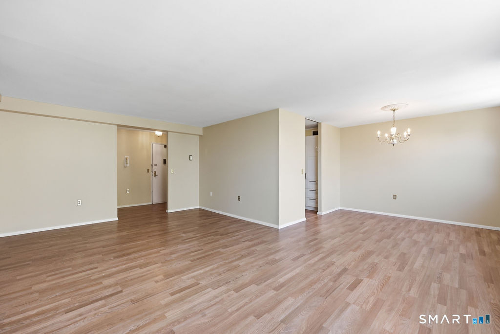 889 Farmington Avenue - Photo 13
