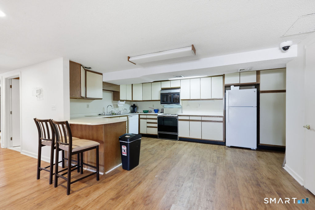889 Farmington Avenue - Photo 7