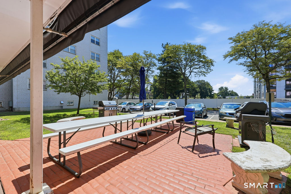 889 Farmington Avenue - Photo 9