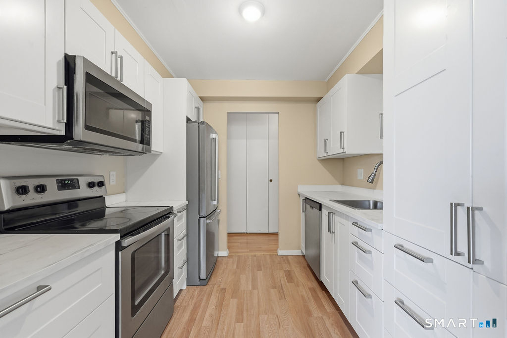 889 Farmington Avenue - Photo 21