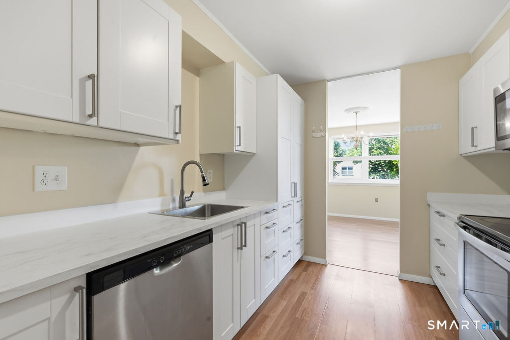 889 Farmington Avenue - Photo 20
