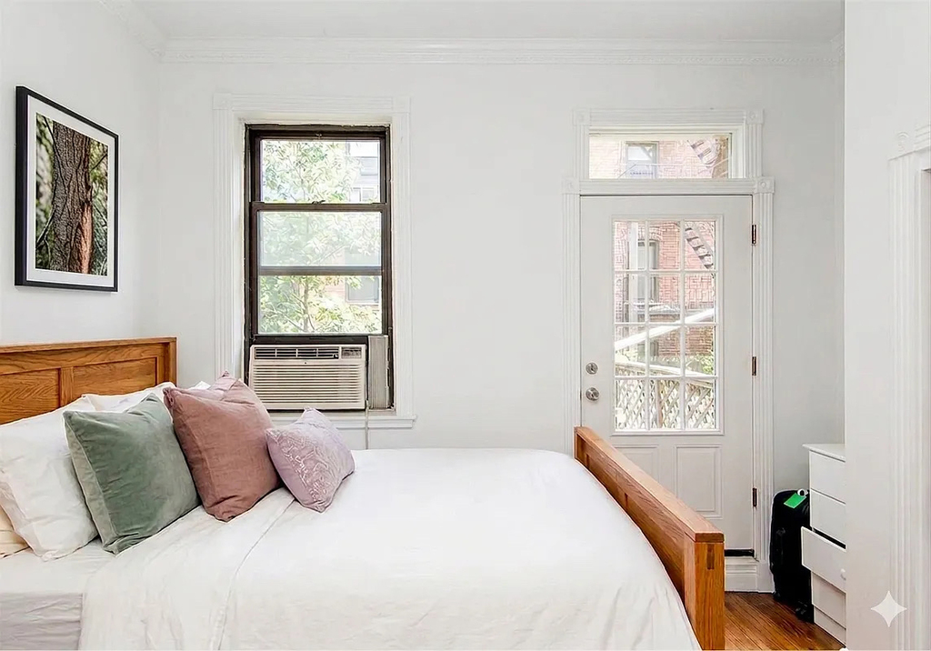 342 East 55th Street - Photo 3