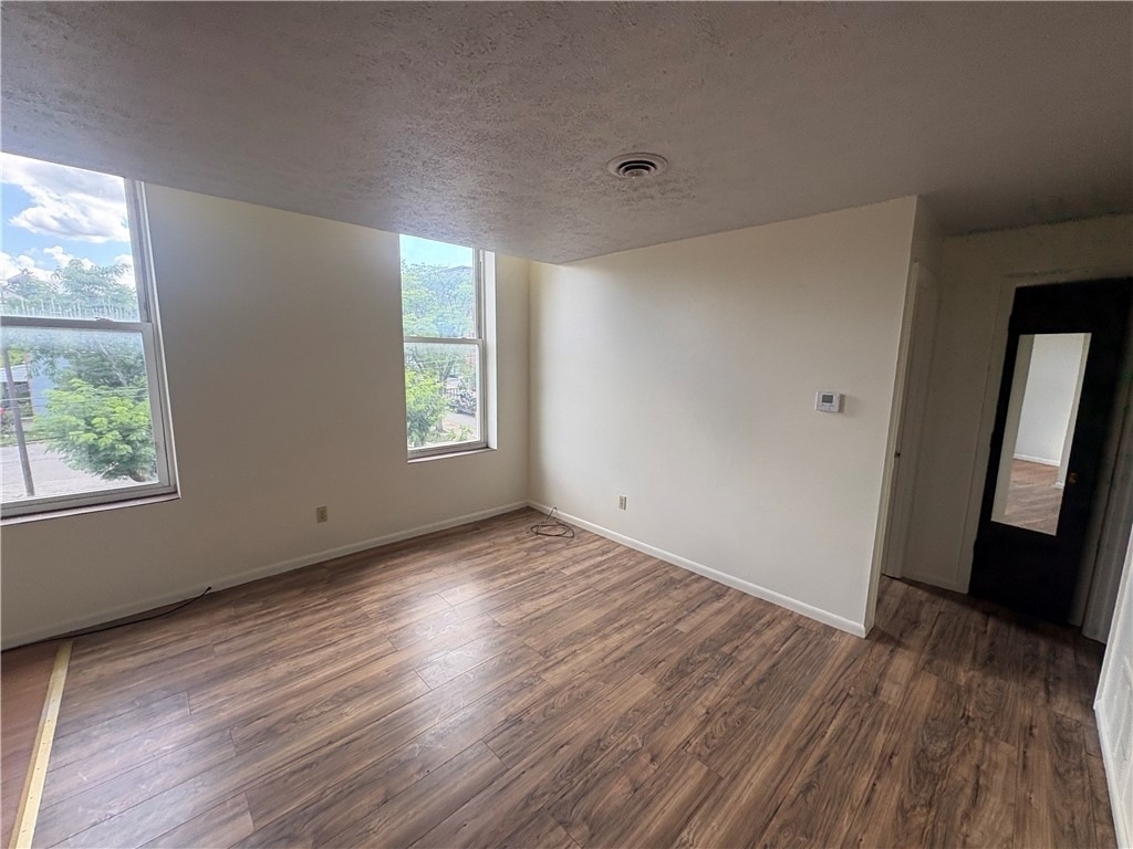 570 Miller Ave - Photo 1