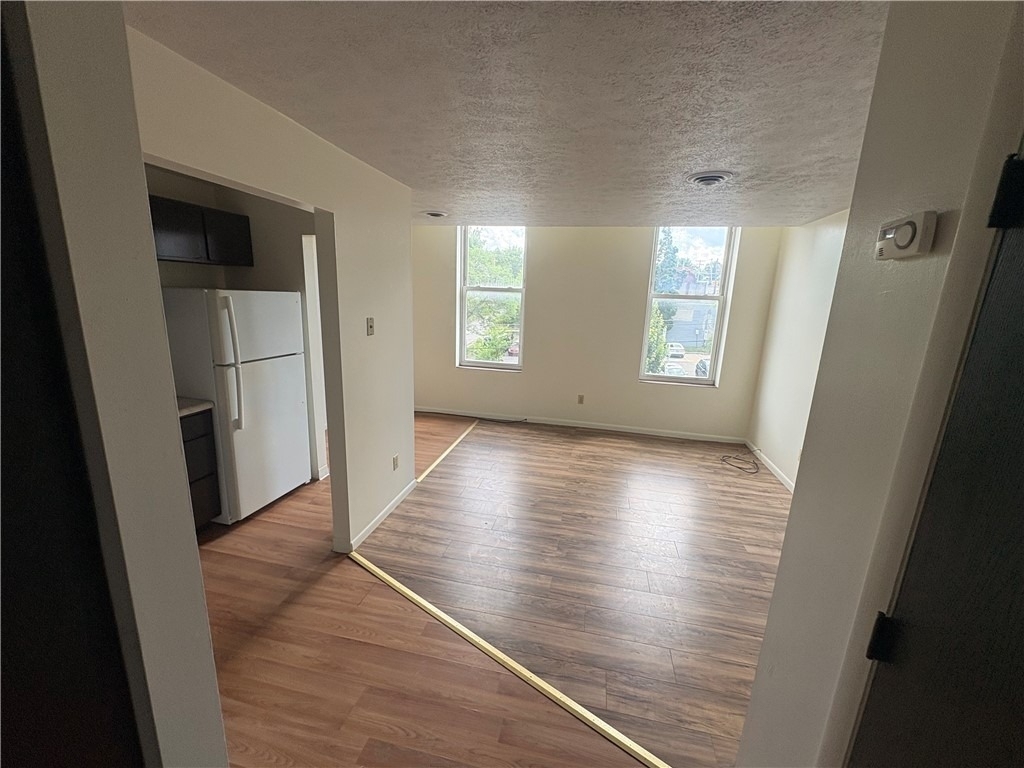 570 Miller Ave - Photo 3