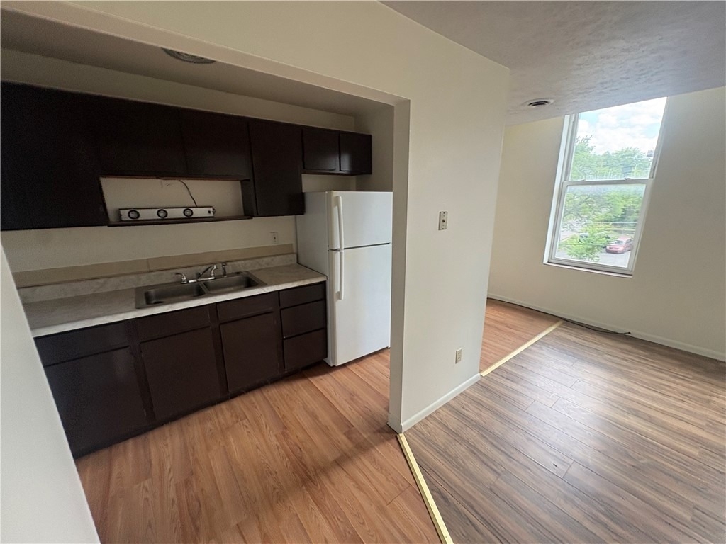 570 Miller Ave - Photo 2