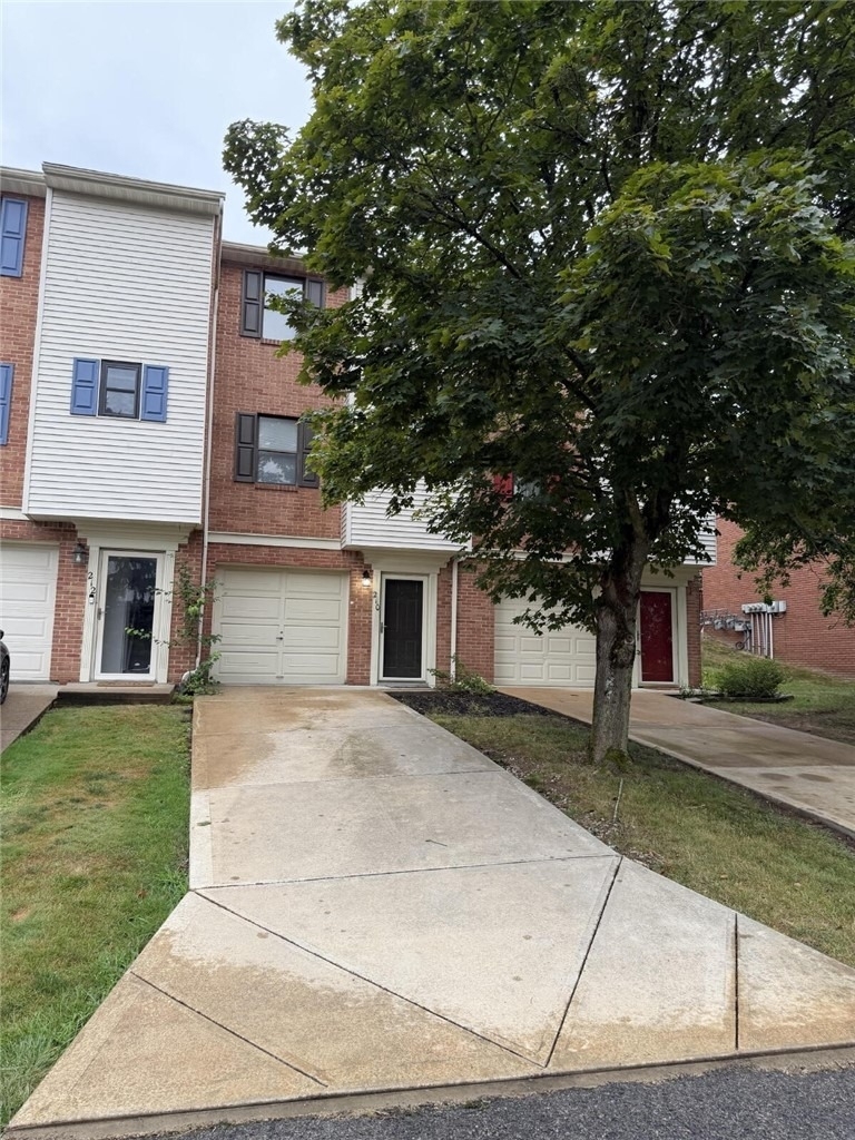210 Woodhaven Dr - Photo 1