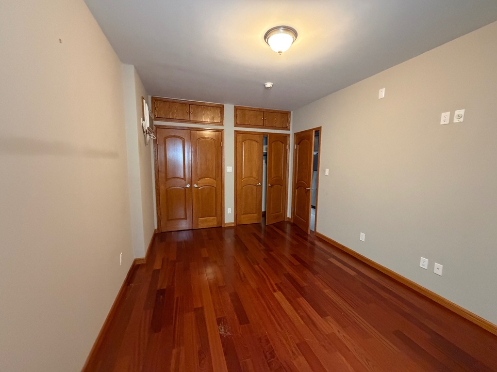 366 84 Street - Photo 5