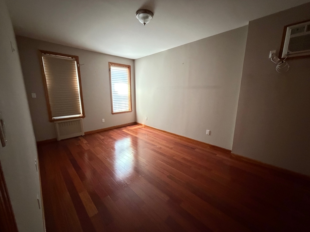 366 84 Street - Photo 4