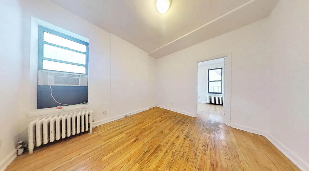 East 76th  Street - Photo 4