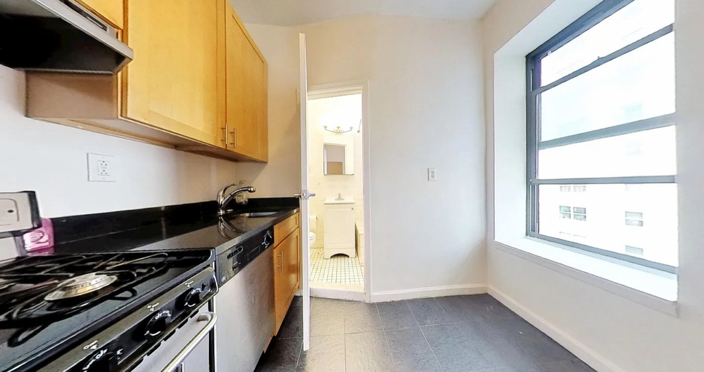 East 76th  Street - Photo 6
