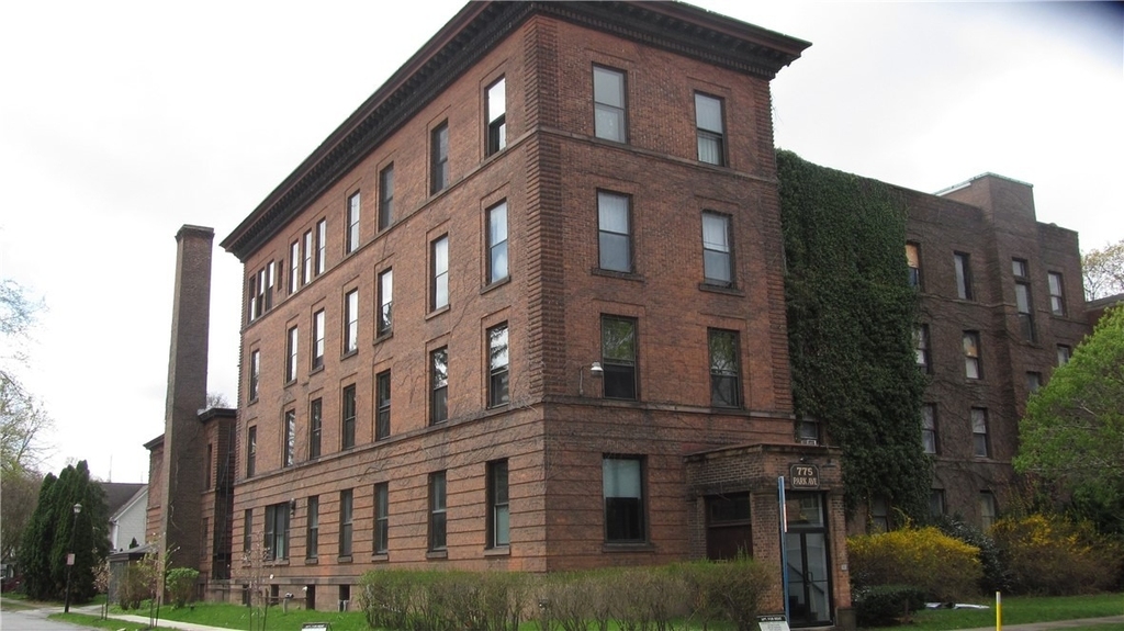 775 Park Avenue - Photo 0