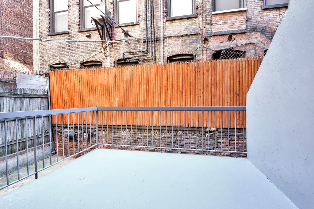 East 25th Street - Photo 7