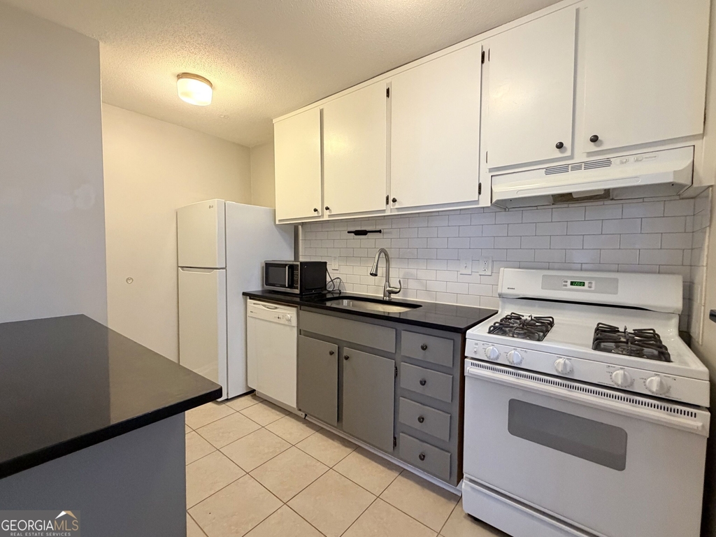 1181 Church Street - Photo 9