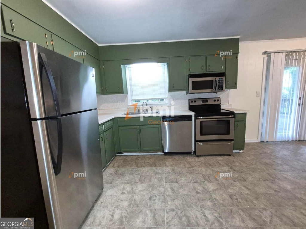 650 Jefferson Avenue - Photo 2