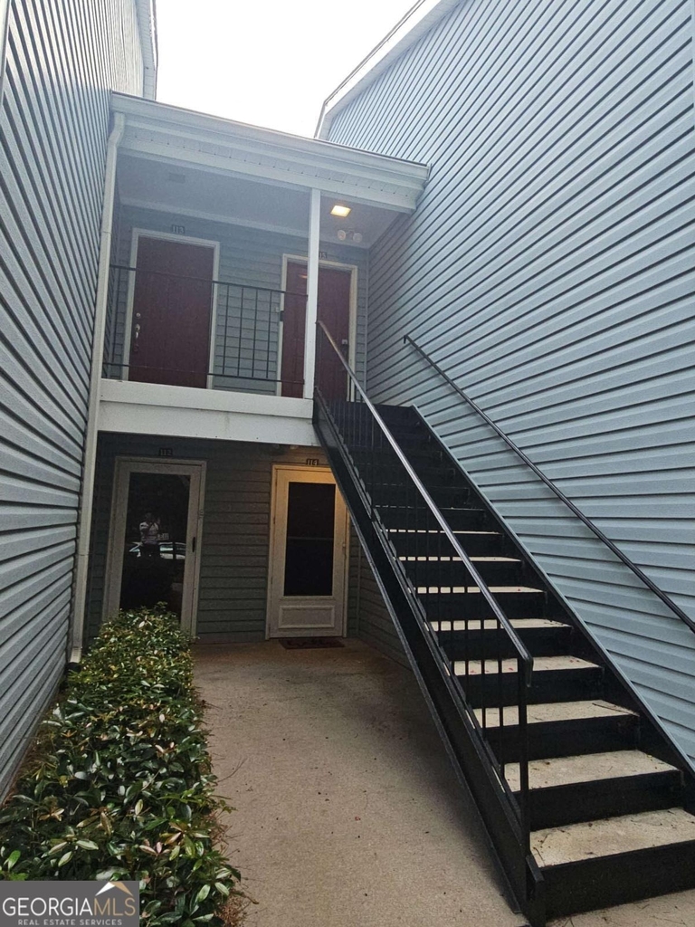 113 Hampshire Court - Photo 3