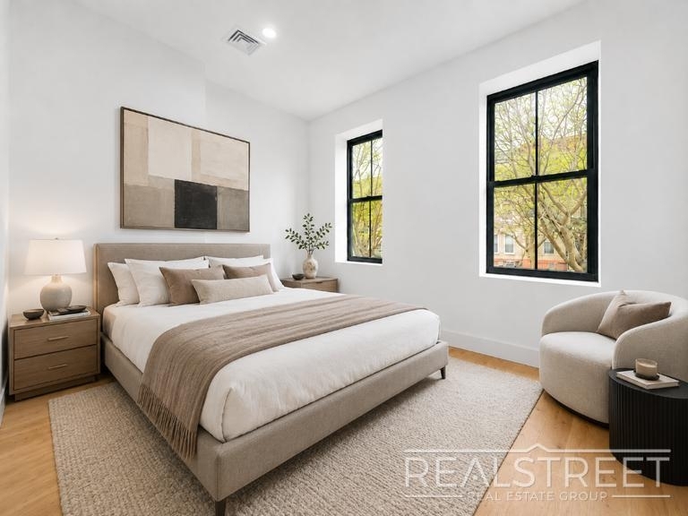 346a Chauncey St - Photo 2