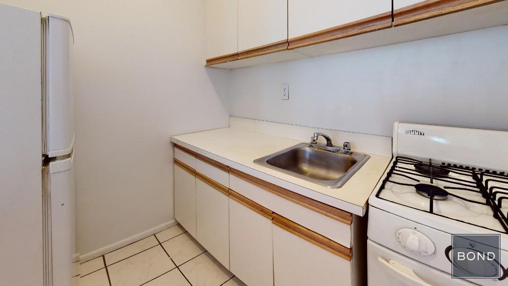 East 89 Street - Photo 0