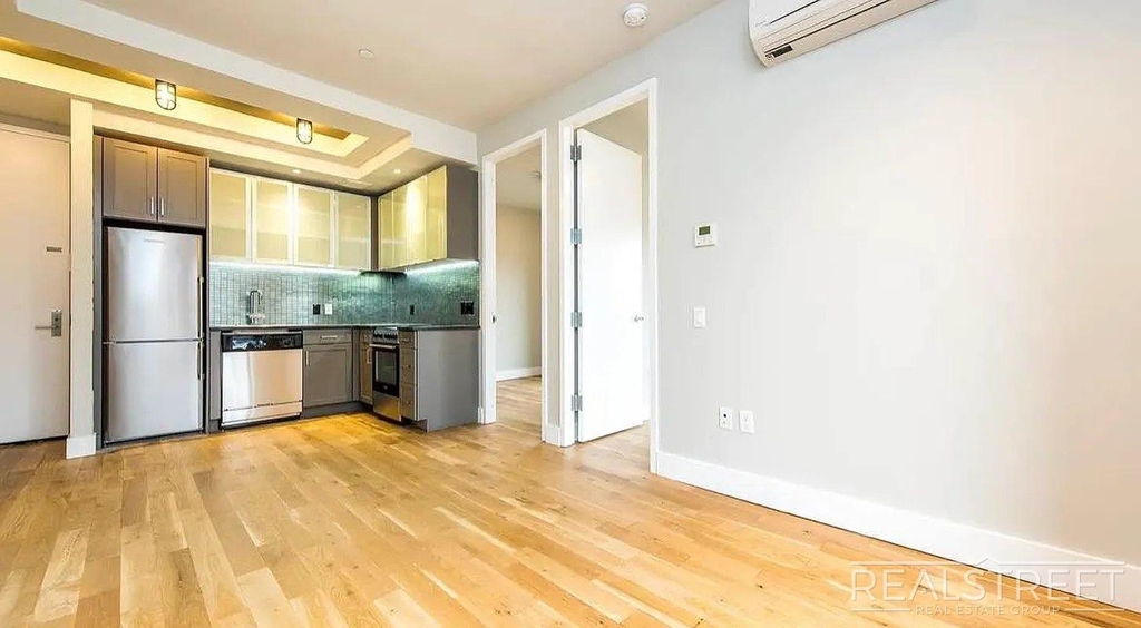 185 Leonard Street - Photo 1