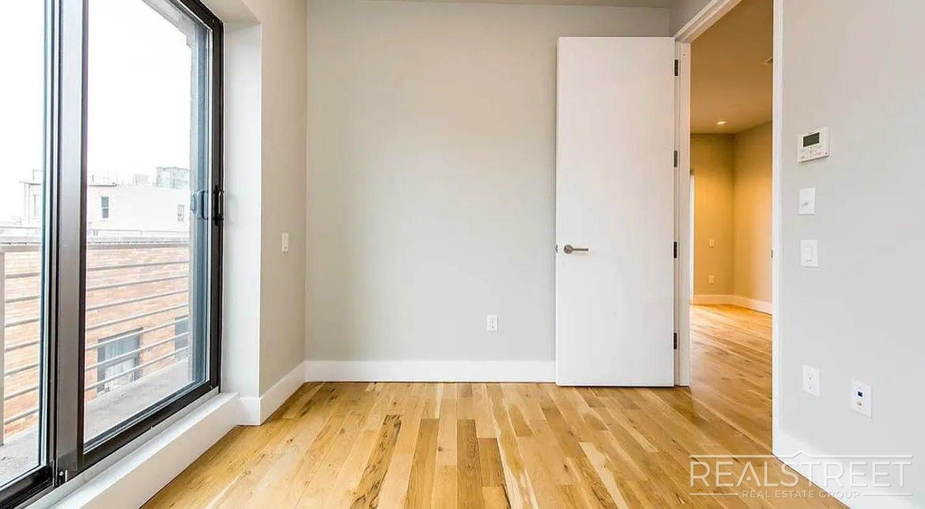 185 Leonard Street - Photo 6