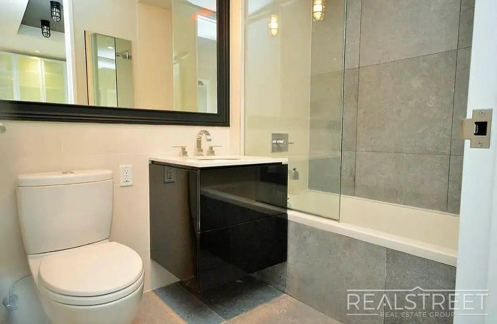 185 Leonard Street - Photo 11