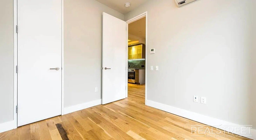 185 Leonard Street - Photo 8