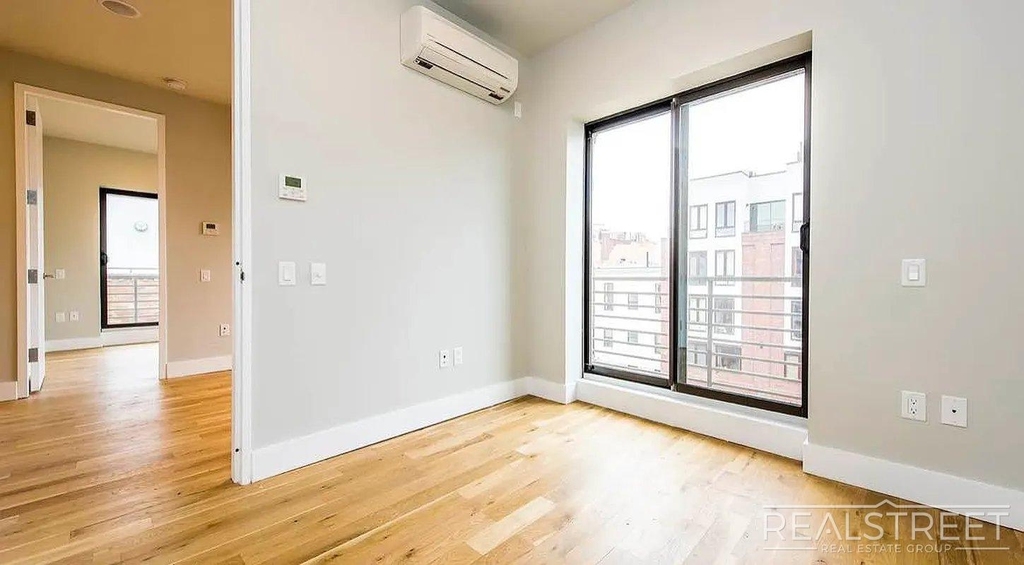 185 Leonard Street - Photo 7
