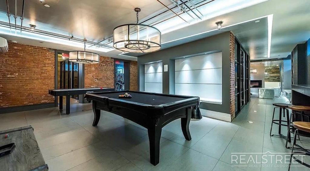 185 Leonard Street - Photo 15