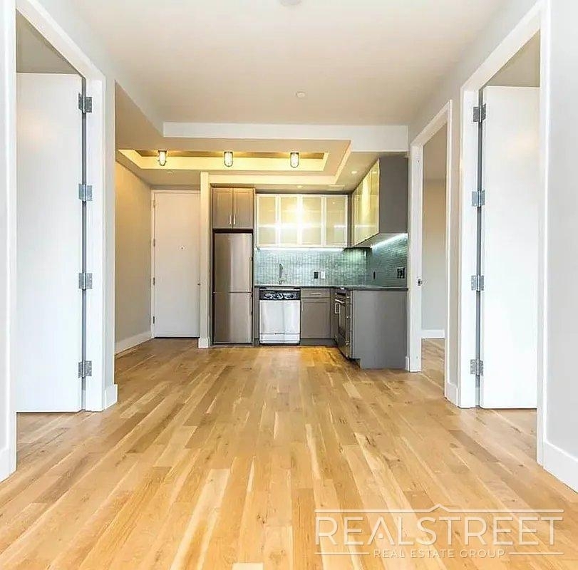 185 Leonard Street - Photo 3
