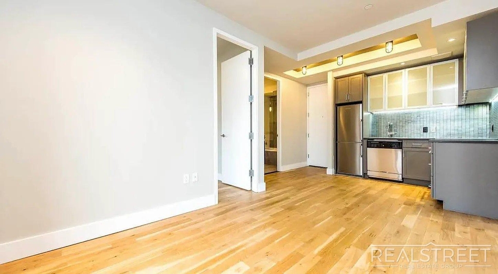 185 Leonard Street - Photo 2