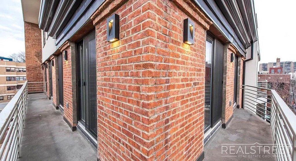 185 Leonard Street - Photo 14