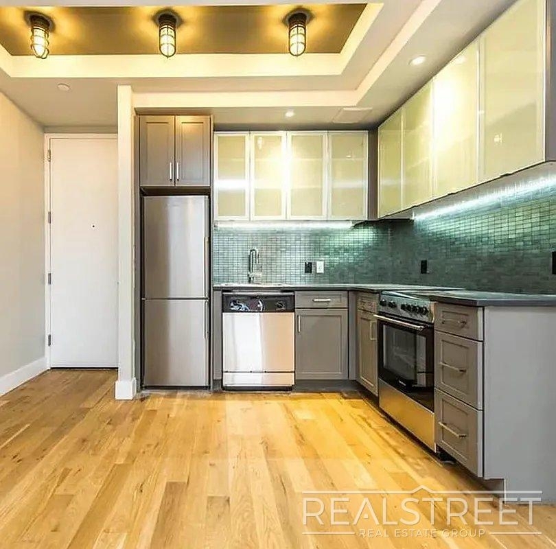 185 Leonard Street - Photo 0
