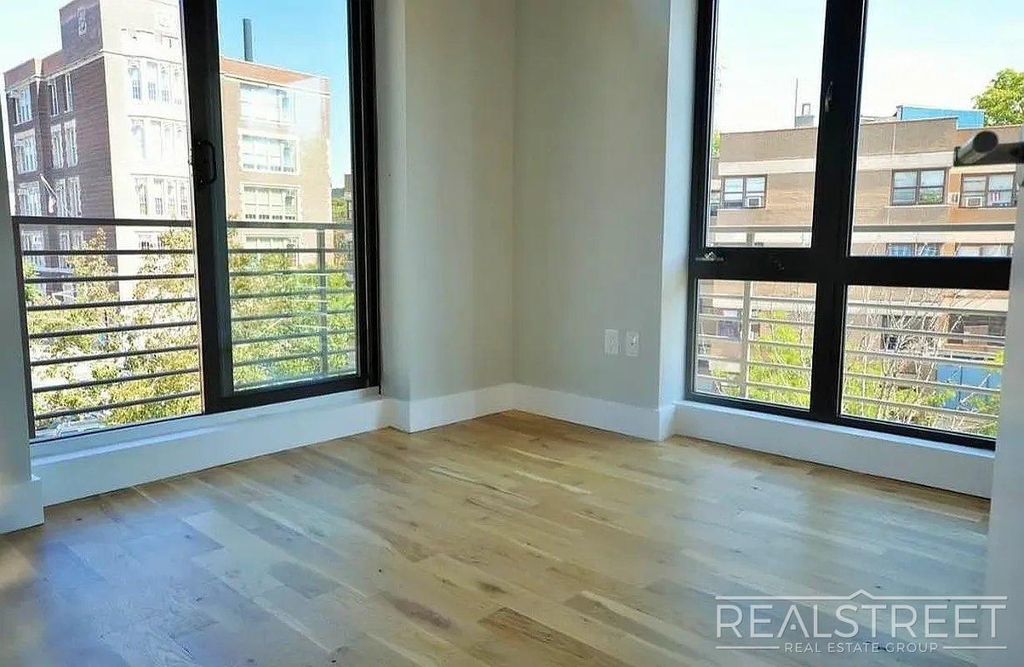 185 Leonard Street - Photo 9