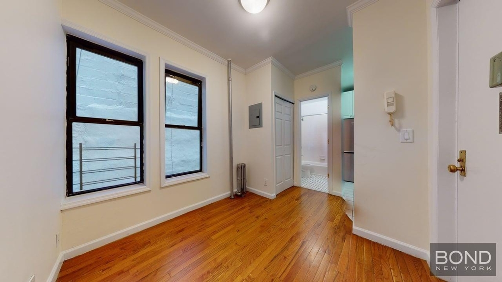 East 80th Street - Photo 2