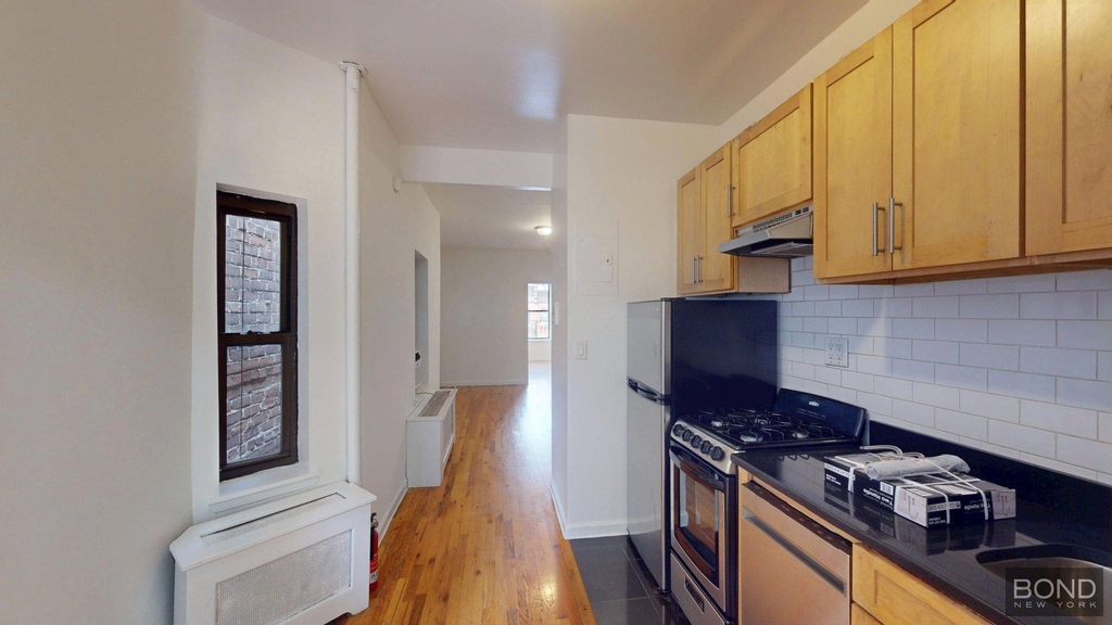East 76 Street - Photo 1