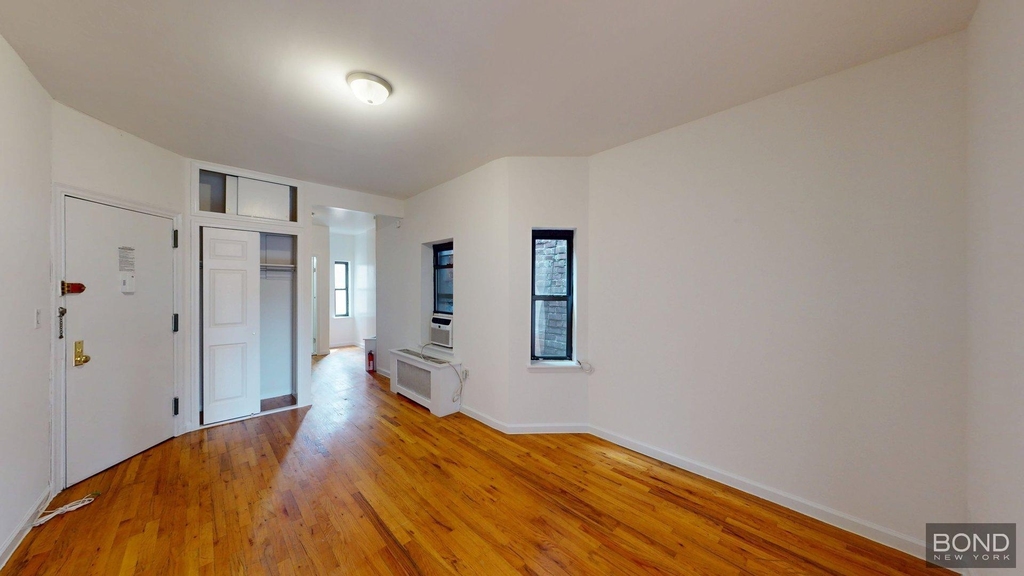 East 76 Street - Photo 0