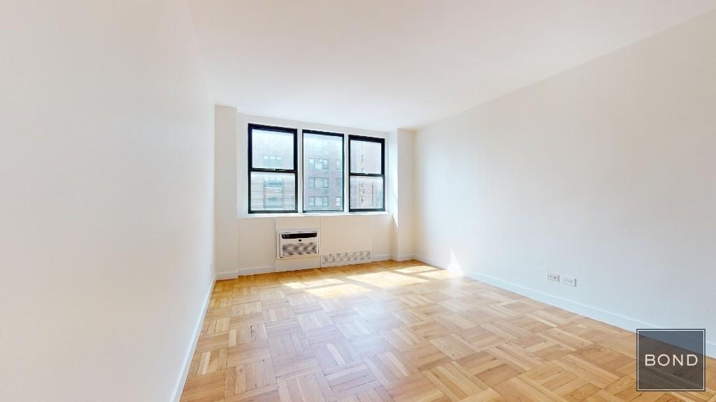 East 79th Street - Photo 3