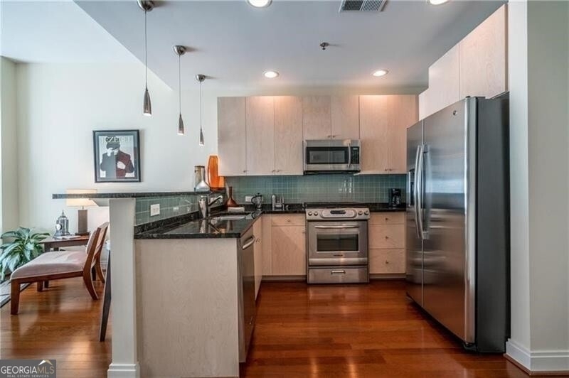 905 Juniper Street Ne - Photo 4