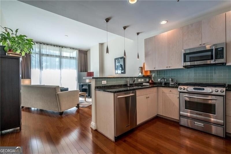 905 Juniper Street Ne - Photo 3