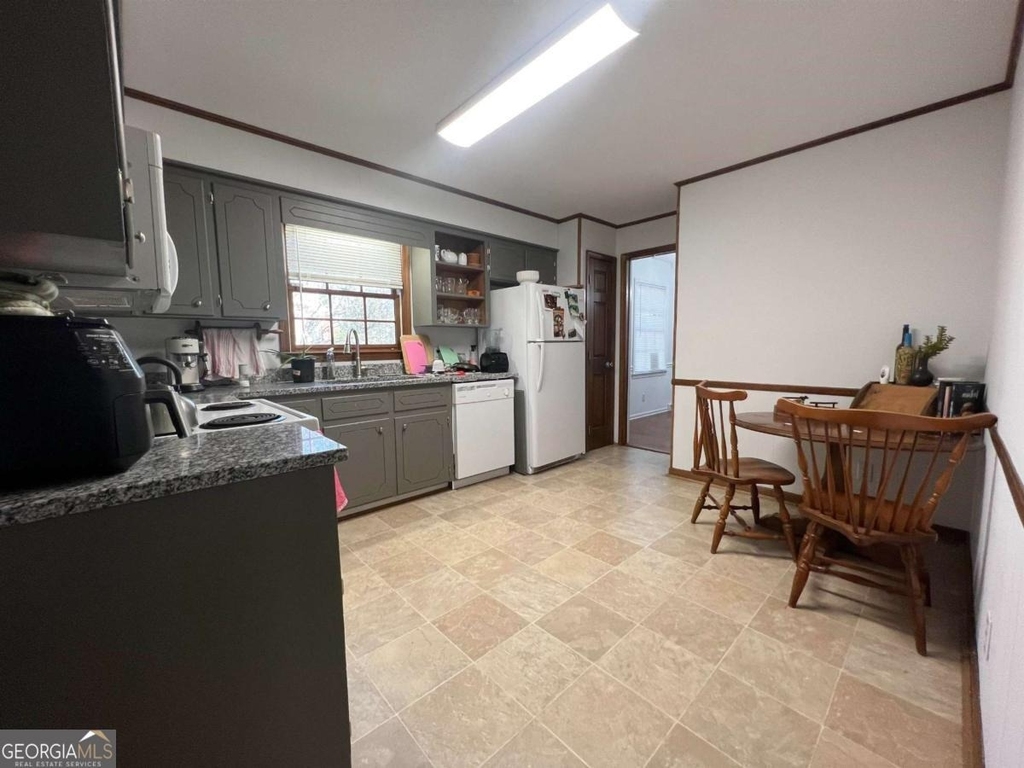 548 Athens Street - Photo 6