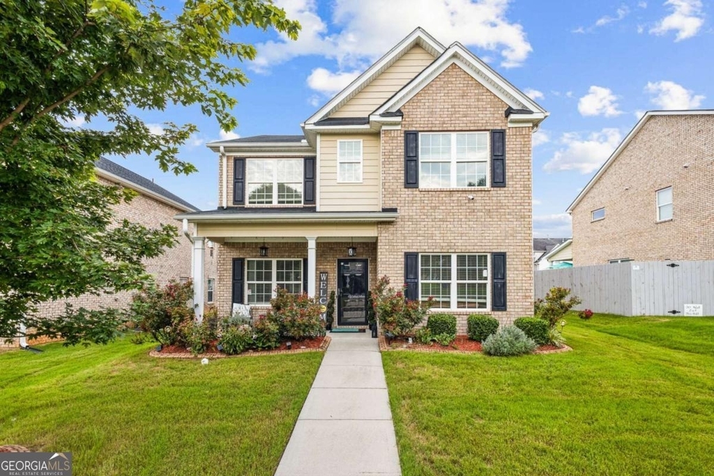 684 Armitage Way - Photo 0